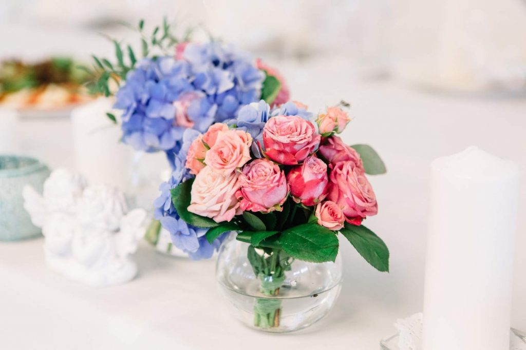 Floral centrepiece table
